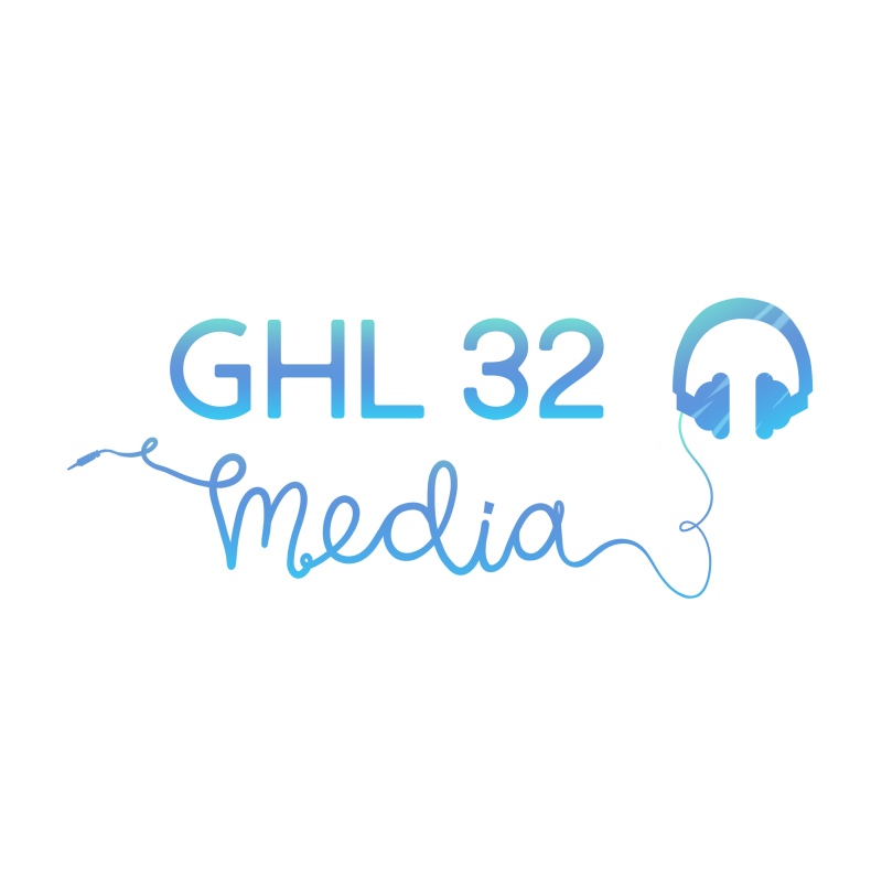 GHL 32 media in blauwe letters, rechts een koptelefoon