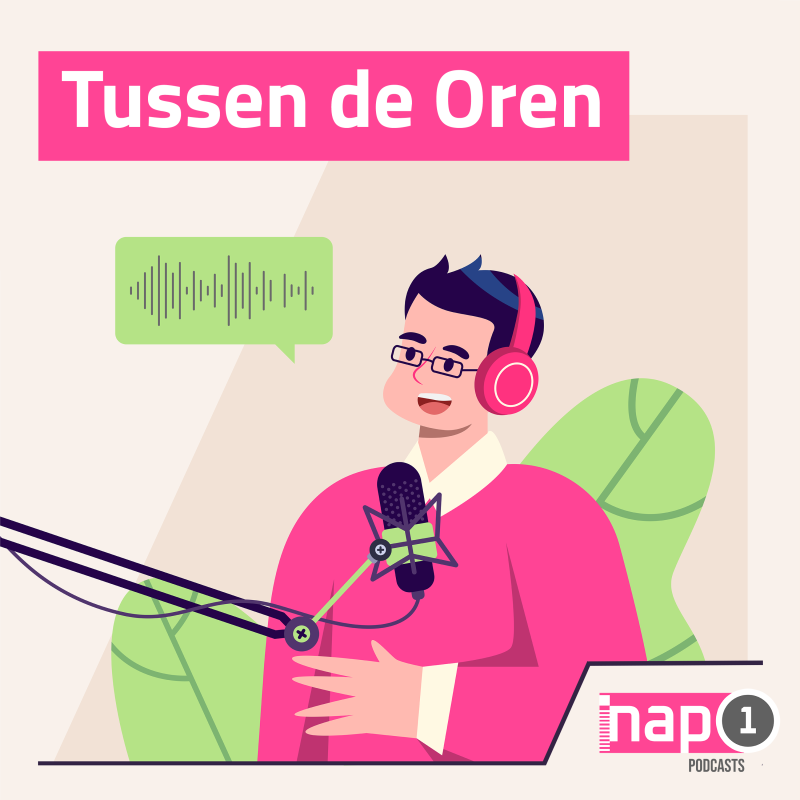 Illustratie van een man met kort zwart haar een en bril die in een roze trui met roze koptelefoon achter een microfoon zit die op een arm is gemonteerd. Je ziet kennisbank staan en het logo van NAP 1 in wit/roze in de hoeken