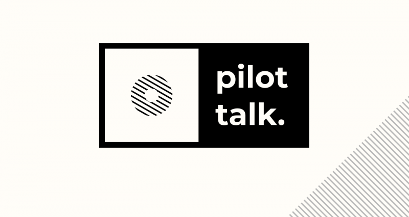 podcast artwork van logo van Pilot talk in zwart wit