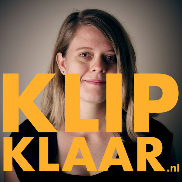 artwork van Klip Klaar. Je ziet de titel in oranje met een foto van Maike op de achtergrond. Ze is wit, blond met lang haar