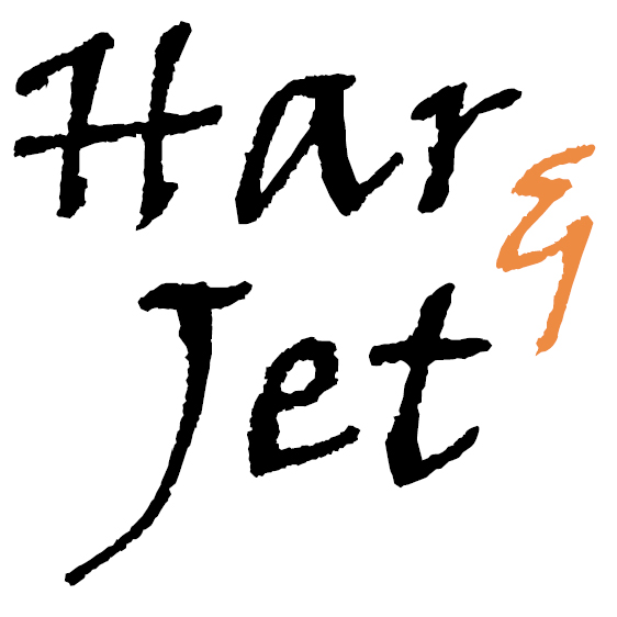 Artwork van Har en Jet. Je ziet de titel in zwarte kalligrafie tegen een witte achtergrond