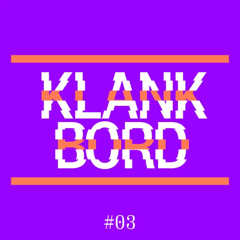 Paarse afbeellding met het artwork van KLANKBORD in het midden. Onderaan staat #3