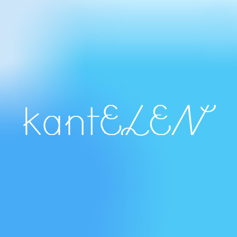 Logo met de tekst 'kantelen' in een handgeschreven, speelse lettertype op een lichtblauwe achtergrond met een subtiele gradient van wit naar blauw.