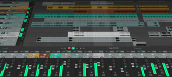 Screenshot van een montage in Reaper, je ziet het scherm in perspectief. Onder meer zie je verschillende tracks en een mixer