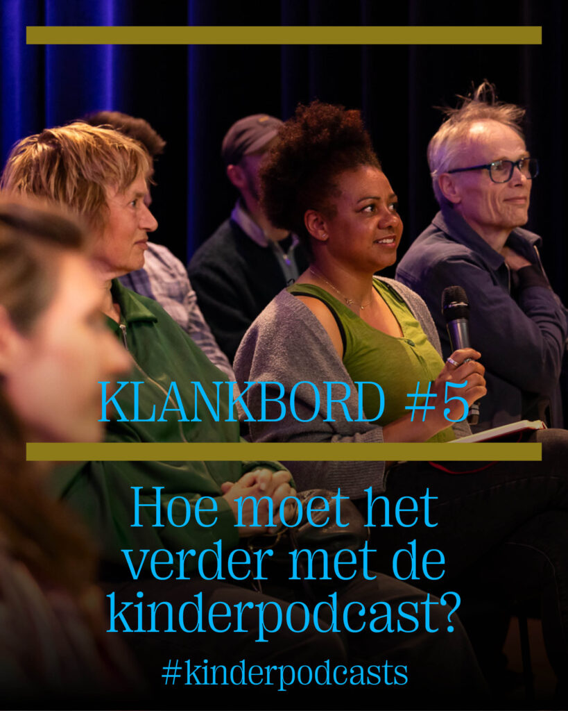 mensen in publeik met tekst. klankbord#5 hoe moet het verder met de kinderpodcast